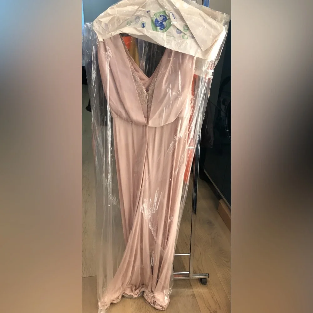 VERA WANG Women’s Sequin Bodice Blush Gown w Elegant Draped Back (Small) (2) - Picture 3 of 7